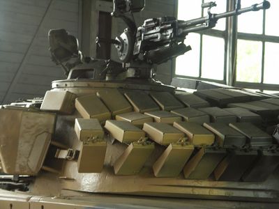Reactive armour on T80
