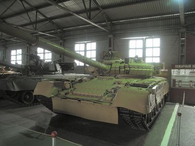 Reactive armour on T80
