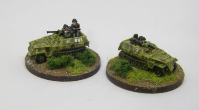 Red 3 Sdkfz 250 Recce
The crew come as drop-in blocks with the crew and gunner, gun and mantlet cast as a single piece on the 28mm, and as two pieces on the other one The crewman perched at the back is a separate Arrowhead tank rider
