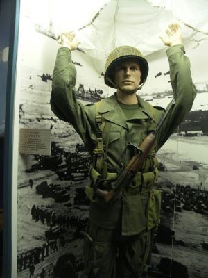 US Paratrooper WW2 original uniform
Taken at the surprisingly impressive [url=http://www.armedforcesmuseum.com/]Armed Forces Museum[/url] in Largo, near Tampa, Florida
